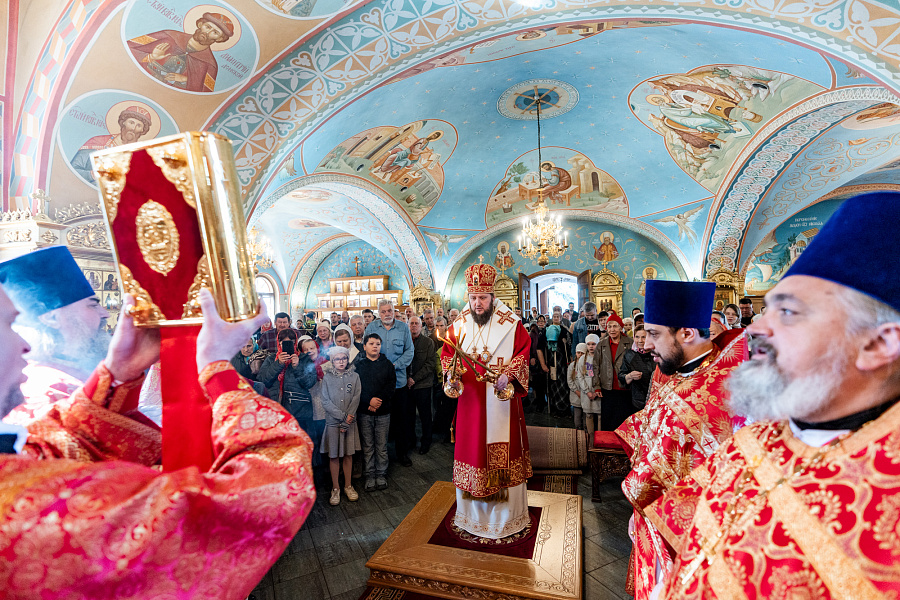 Архиерейское богослужение в Воскресенском храме города Подольска